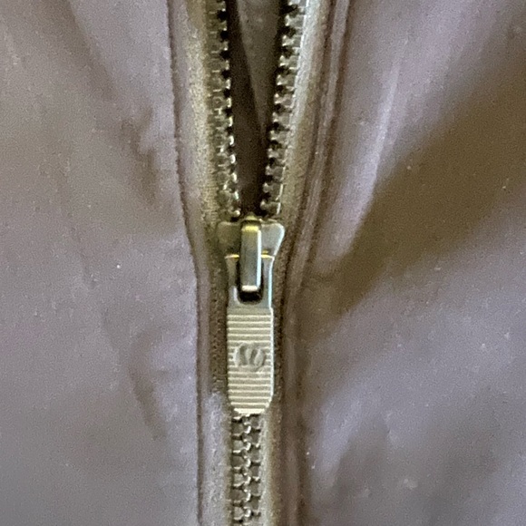 Lululemon Scuba Jacket. Black. No tags. Excellent Condition. - Picture 2 of 4